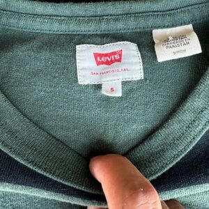 Retro Levi’s graphic tee.